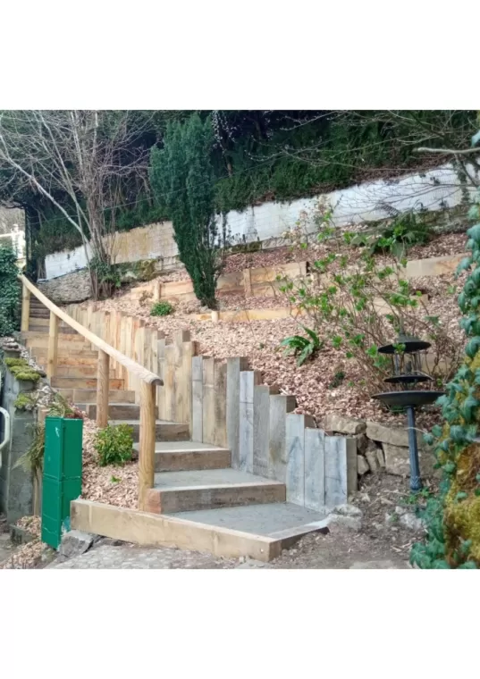 Rajeunissement d'un escalier et d'un talus végétal à Aiguebelette-le-Lac, Saint-Genix-sur-Guiers, Paccard Paysage