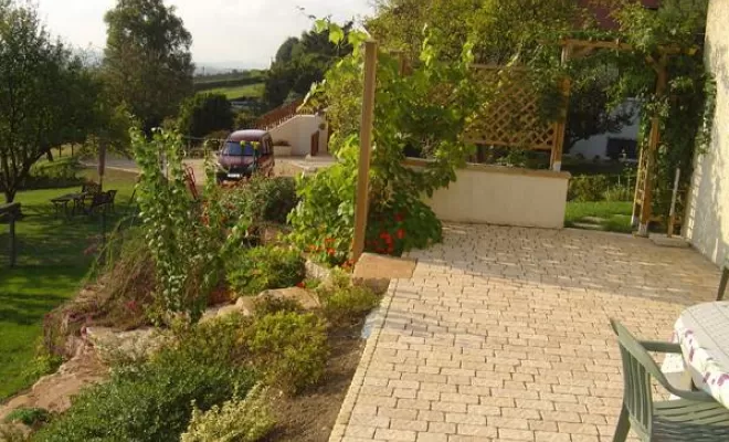 Travaux de plantation, Saint-Genix-sur-Guiers, Paccard Paysage