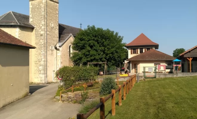 Barrière bois crèche après