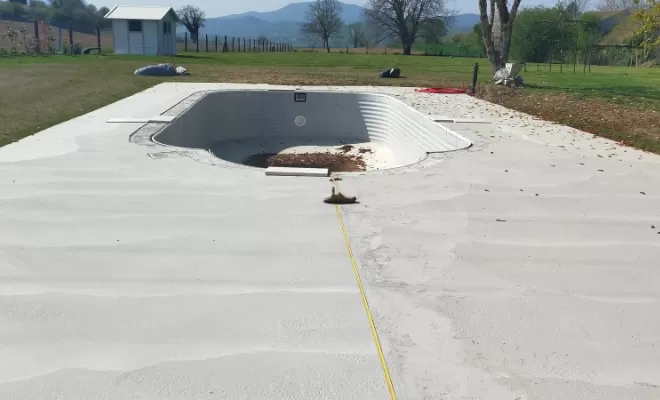 Piscine pendant construction