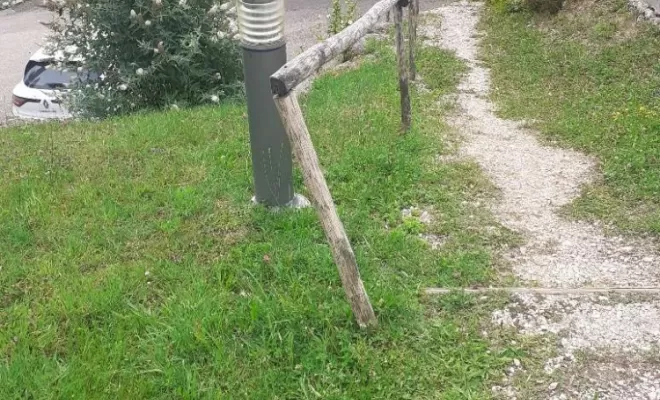 Avant barrière bois descente