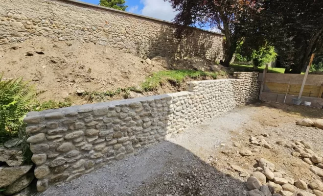 Création et restauration d'un escalier et muret en pierre à Pressins , Saint-Genix-sur-Guiers, Paccard Paysage
